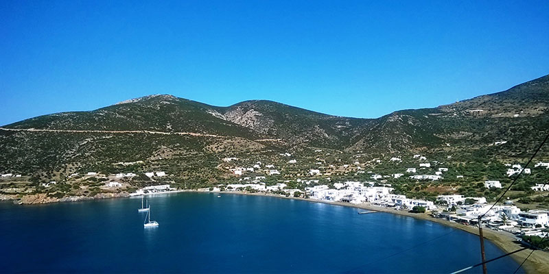 La plage de Platis Gialos à Sifnos