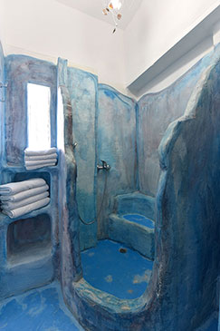 Bathroom at studios Giannakas in Sifnos