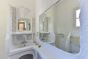 Rooms with modern bathroom at Sifnos
