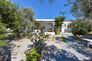 Communal spaces at Giannakas studios in Sifnos